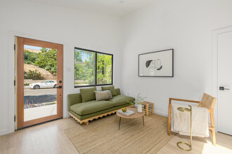 4112 Prospect Ave in Los Angeles, CA - Building Photo - Interior Photo