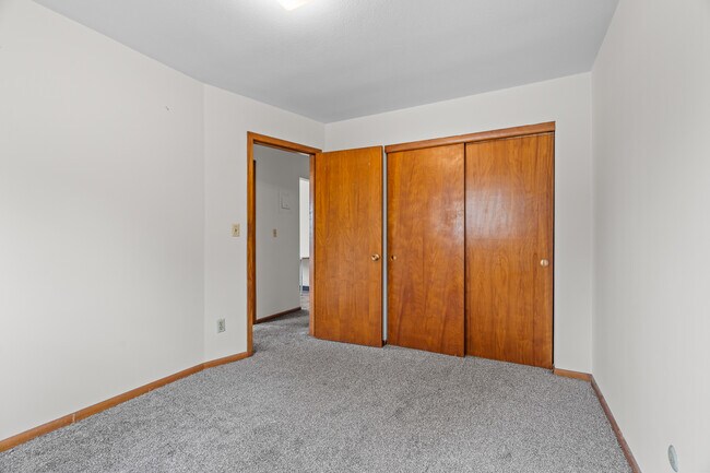 424 N English St in St. Paul, MN - Building Photo - Building Photo