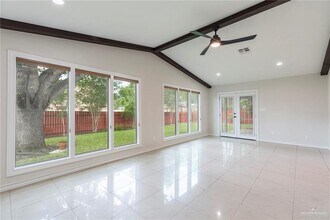 18 Kerria Ave in McAllen, TX - Building Photo - Building Photo