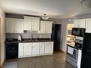 808 Davis St in Sun Prairie, WI - Foto de edificio - Building Photo