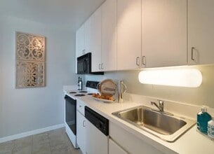 530 W Hawthorne Pl, Unit 3450-2602 in Chicago, IL - Building Photo - Building Photo