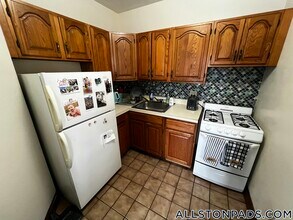 240 Kelton St in Boston, MA - Building Photo - Building Photo