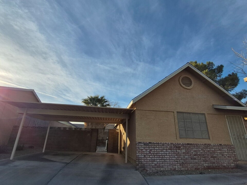 1209 Norma Joyce Ln in Las Vegas, NV - Building Photo