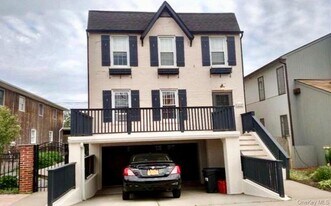 462 W Chester St in Long Beach, NY - Building Photo