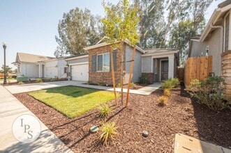 1457 Las Rosas Ave in Clovis, CA - Building Photo - Building Photo
