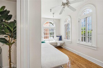 1221 N Palm Ave in Sarasota, FL - Building Photo - Building Photo