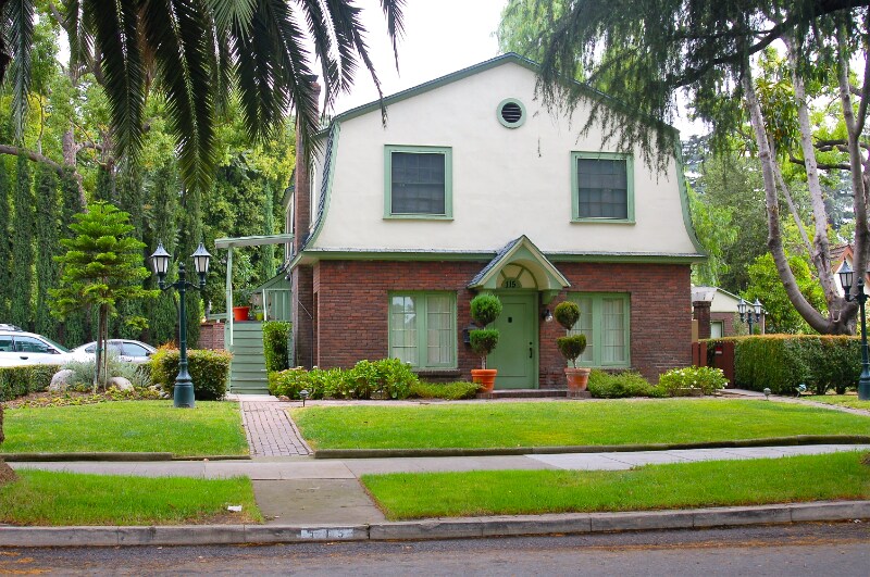 115 E 4th St in Ontario, CA - Building Photo