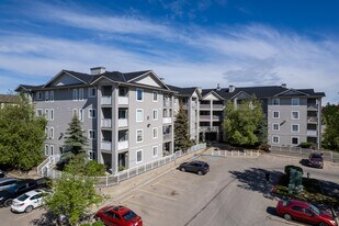 Cassils Manor in Brooks, AB - Building Photo