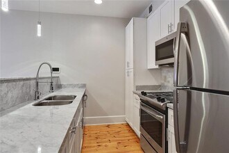 1005 Decatur St, Unit 1 in New Orleans, LA - Foto de edificio - Building Photo