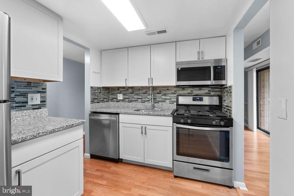 6085 Majors Ln in Columbia, MD - Building Photo