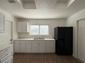 4455 Sherwood Way in San Antonio, TX - Building Photo - Building Photo