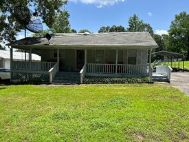 90 Russ Haven Dr in Springville, TN - Building Photo