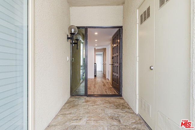 18055 Coastline Dr in Malibu, CA - Building Photo - Building Photo