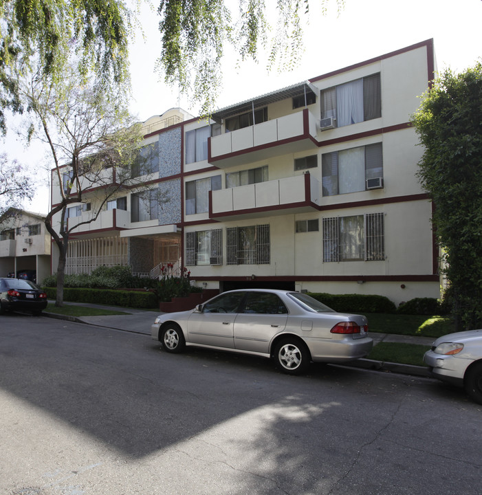 916 N Sierra Bonita Ave in Los Angeles, CA - Foto de edificio