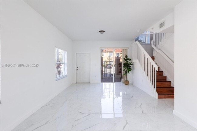 1009 SW 144th Ave in Pembroke Pines, FL - Building Photo - Building Photo