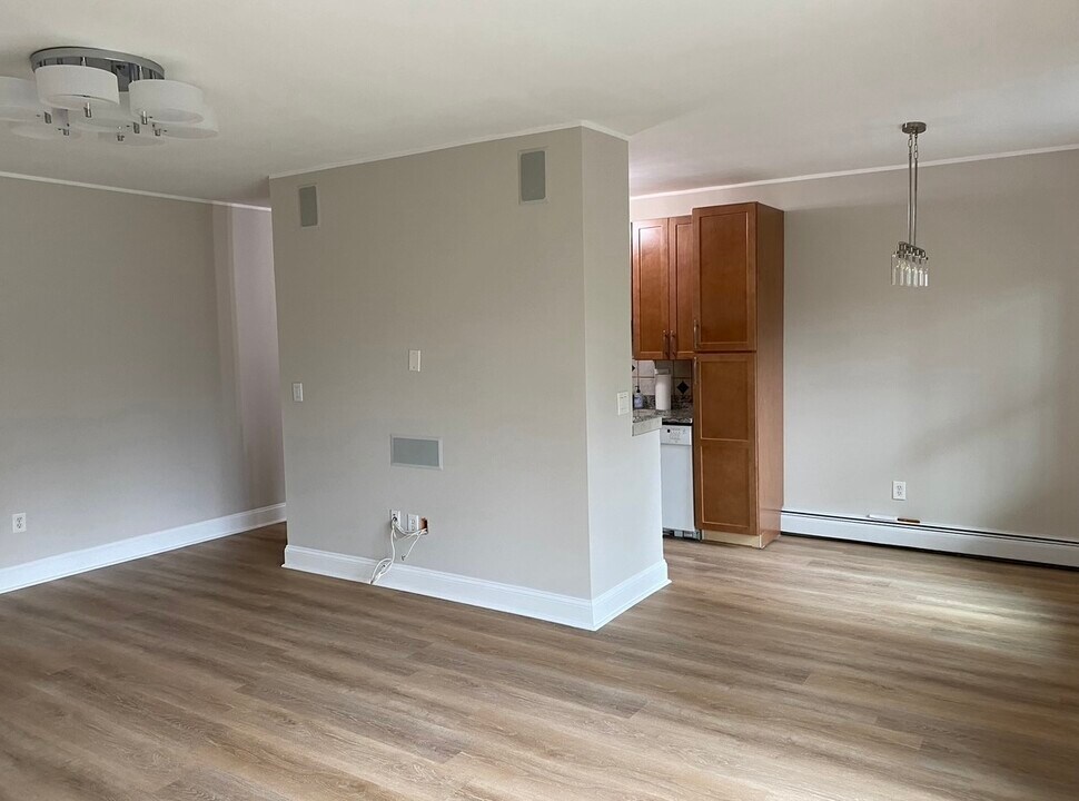 17 Balance Rock Rd, Unit 2 in Seymour, CT - Foto de edificio