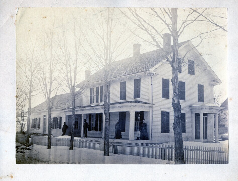 294 Western Ave, Unit Apartment 3 in Henniker, NH - Foto de edificio