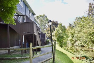 504 Churchill Dr-Unit -504 in Newington, CT - Building Photo - Building Photo