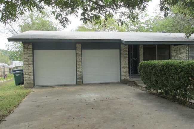 11307 Hilltop St in Austin, TX - Building Photo - Building Photo