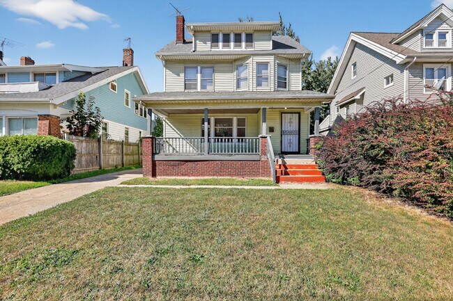 15235 Lakeshore Blvd in Cleveland, OH - Building Photo - Building Photo