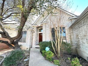 10305 Open Gate Dr in Austin, TX - Building Photo - Building Photo