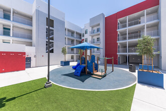 Valencia Pointe in San Diego, CA - Building Photo - Building Photo