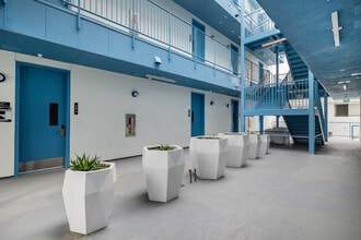 The Louella in Venice, CA - Foto de edificio - Building Photo