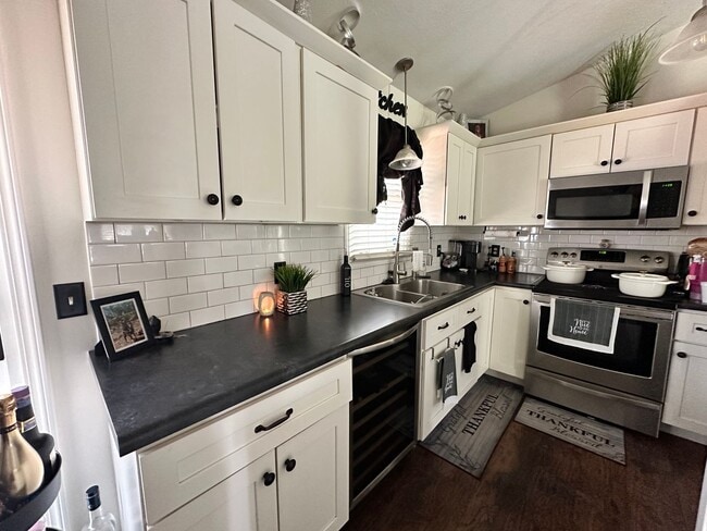 property at 2117 Lakewood Dr