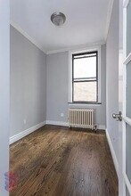326 E 35th St, Unit 31 in New York, NY - Building Photo - Building Photo