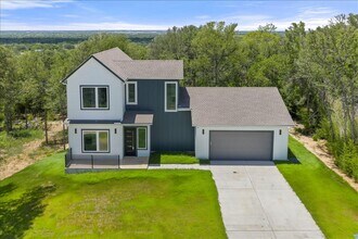 110 Diamond Head Dr in Bastrop, TX - Building Photo - Building Photo