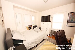 326 Broadway, Unit 3 in Somerville, MA - Building Photo