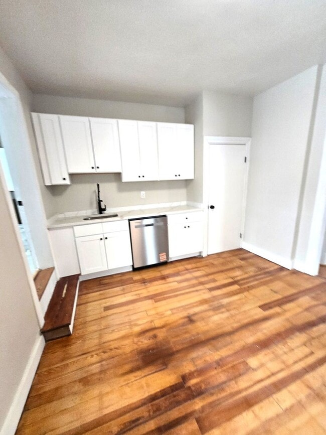 89 Armistice Blvd, Unit Unit 2 in Pawtucket, RI - Building Photo - Building Photo