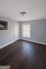 5205 Heather Ln in Atlanta, GA - Building Photo - Building Photo