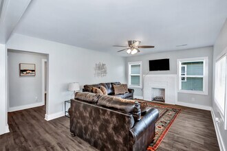 2604 Holmes Ave NW in Huntsville, AL - Foto de edificio - Building Photo
