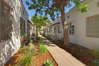 Gallatin Willowbrook, LLC (9633.00) in Los Angeles, CA - Building Photo - Interior Photo