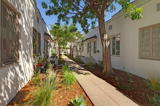 Gallatin Willowbrook, LLC (9633.00) in Los Angeles, CA - Foto de edificio - Interior Photo