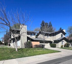 1253 Pebblewood Dr in Sacramento, CA - Building Photo