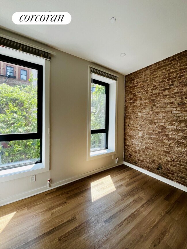 317 W 51st St in New York, NY - Building Photo - Building Photo