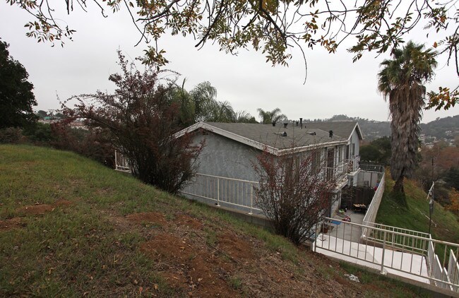 420 Hardison Way in Los Angeles, CA - Foto de edificio - Building Photo