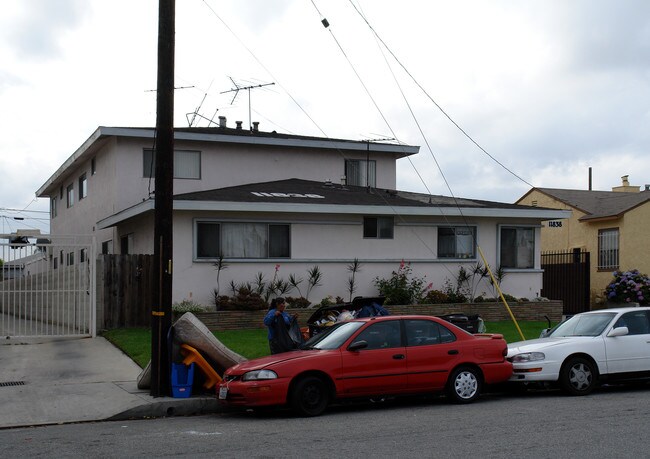 11838 Acacia Ave in Hawthorne, CA - Building Photo - Building Photo