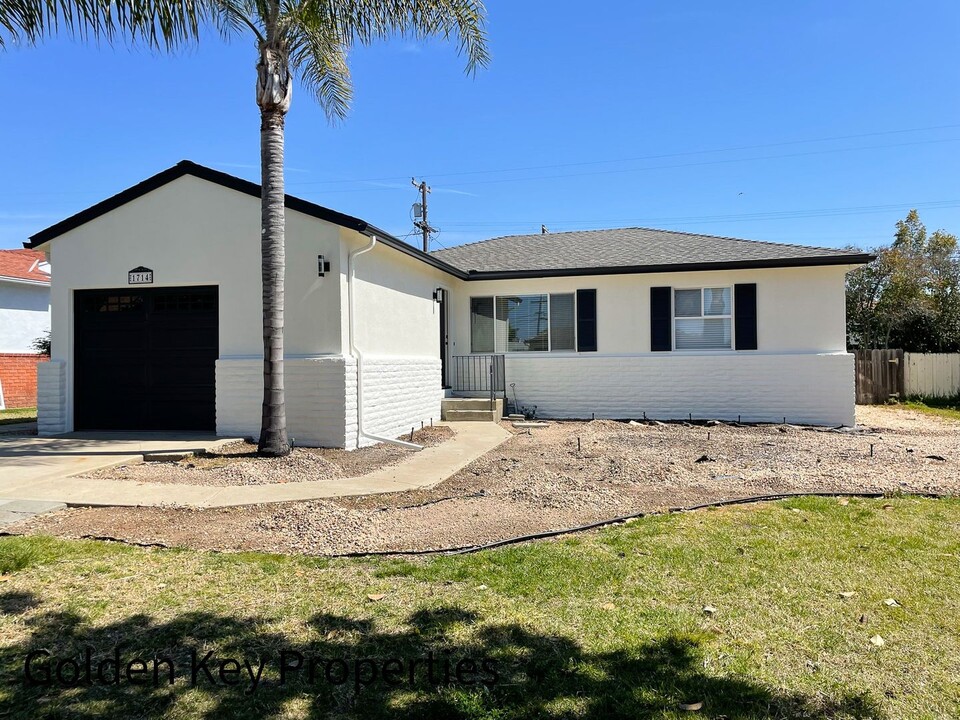 1714 Machado St in Oceanside, CA - Building Photo