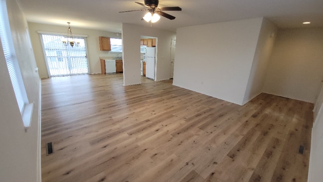 111 Stonington St in Hollister, MO - Foto de edificio - Building Photo