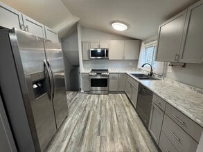 7 Limetree Ln in Liverpool, NY - Building Photo - Building Photo