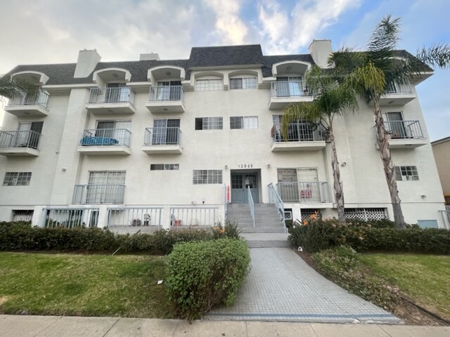 12048 Culver Blvd in Los Angeles, CA - Building Photo