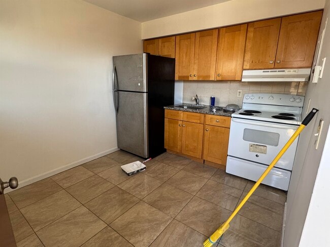 81 70th St in Guttenberg, NJ - Building Photo - Building Photo