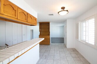 705 Myrtle Ave, Unit 4 in Inglewood, CA - Building Photo - Building Photo