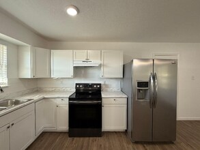 331 Lanark Dr in San Antonio, TX - Foto de edificio - Building Photo