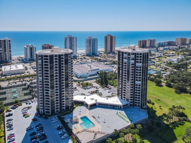 1 Oceans W Blvd in Daytona Beach Shores, FL - Building Photo - Building Photo