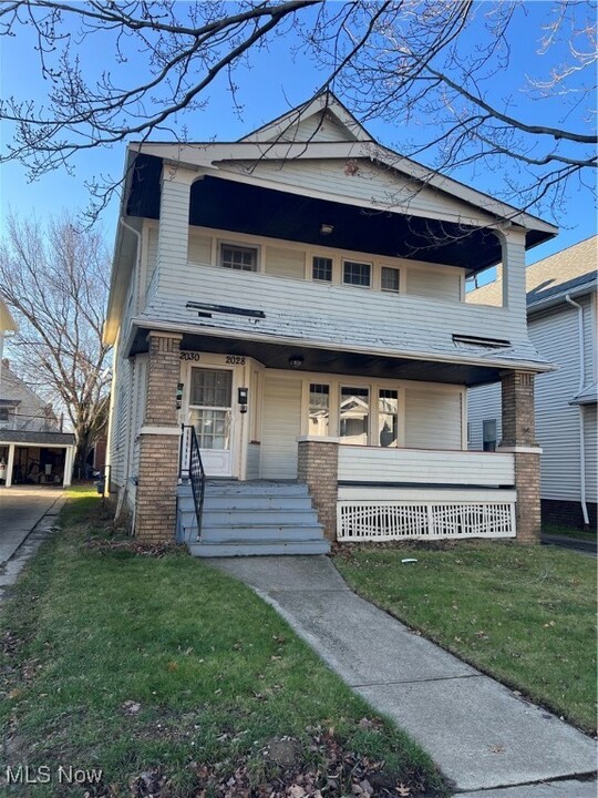 2030 Chesterland Ave in Lakewood, OH - Foto de edificio