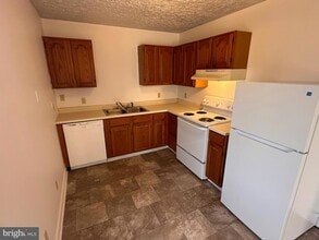 30 Westridge Dr, Unit B in Berkeley Springs, WV - Building Photo - Building Photo